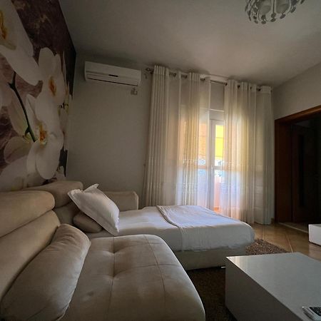 Sunkissed Centre Apartment Vlorë Екстериор снимка