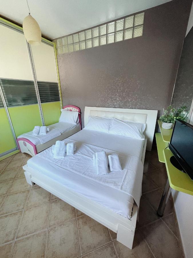 Sunkissed Centre Apartment Vlorë Екстериор снимка