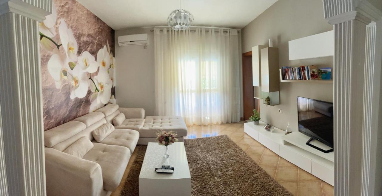 Sunkissed Centre Apartment Vlorë Екстериор снимка