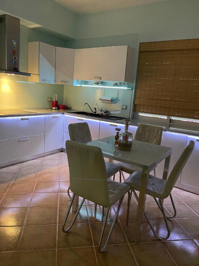 Sunkissed Centre Apartment Vlorë Екстериор снимка