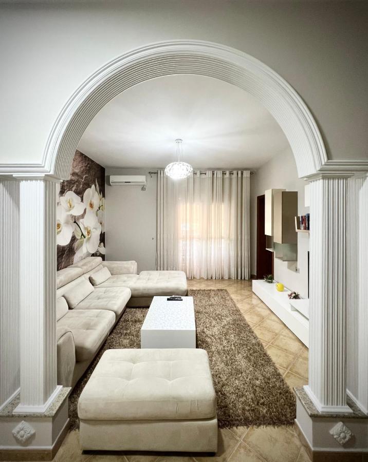Sunkissed Centre Apartment Vlorë Екстериор снимка