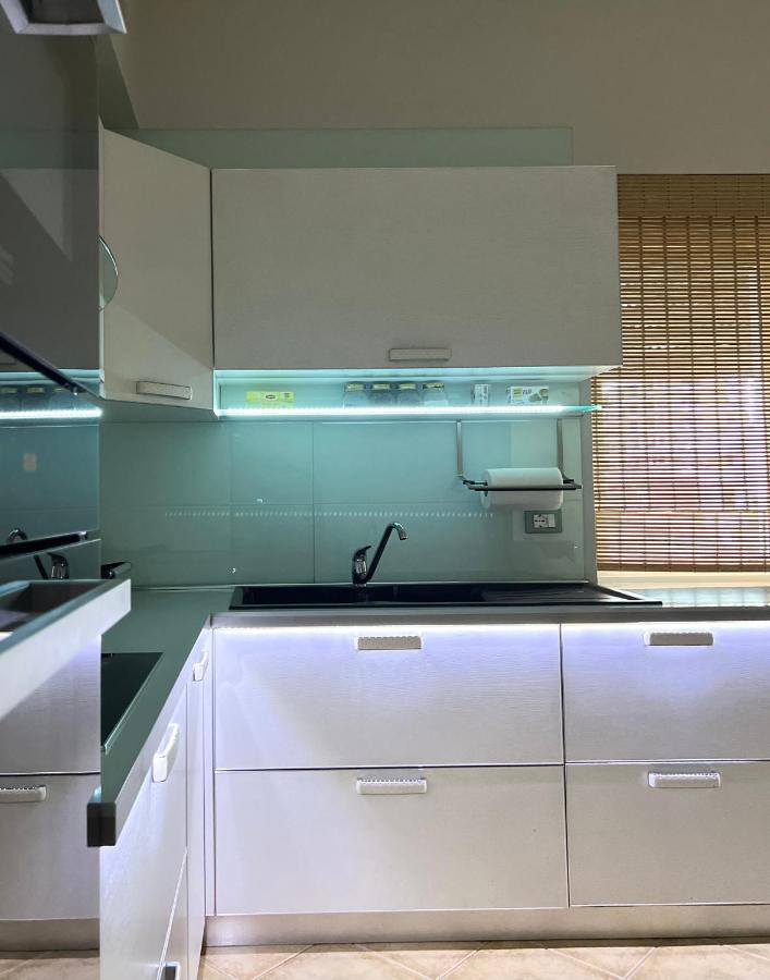 Sunkissed Centre Apartment Vlorë Екстериор снимка