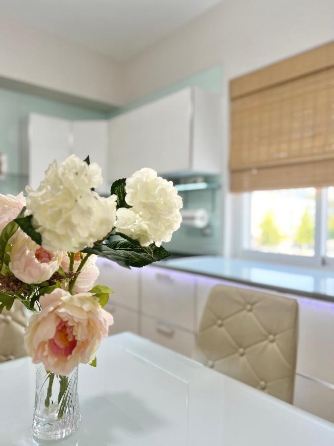Sunkissed Centre Apartment Vlorë Екстериор снимка