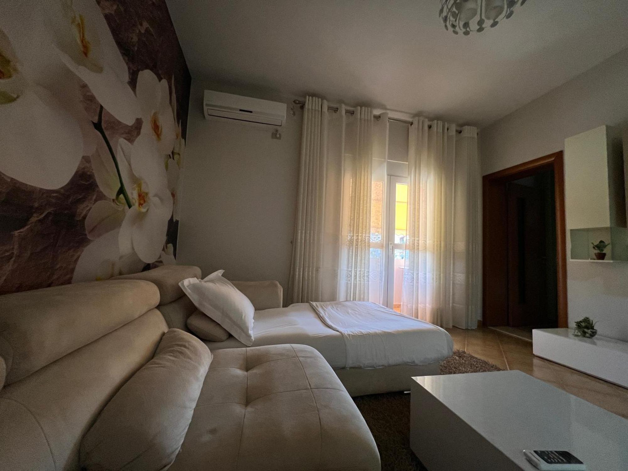 Sunkissed Centre Apartment Vlorë Екстериор снимка